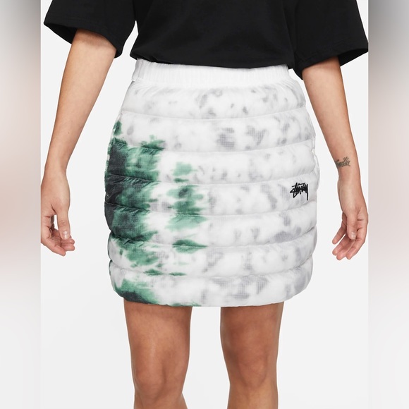 Stussy x Nike Thermore® Ecodown® puffer skirt made with ecodown fibers S… - Picture 14 of 14